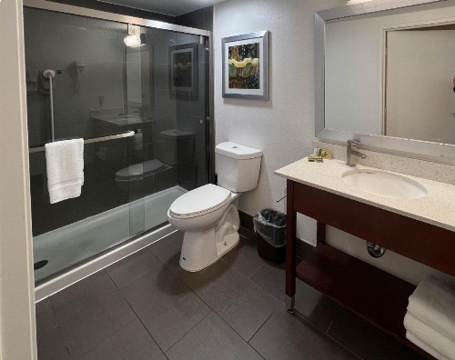Van Ness Inn image 5