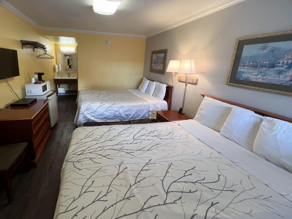Van Ness Inn Image 7